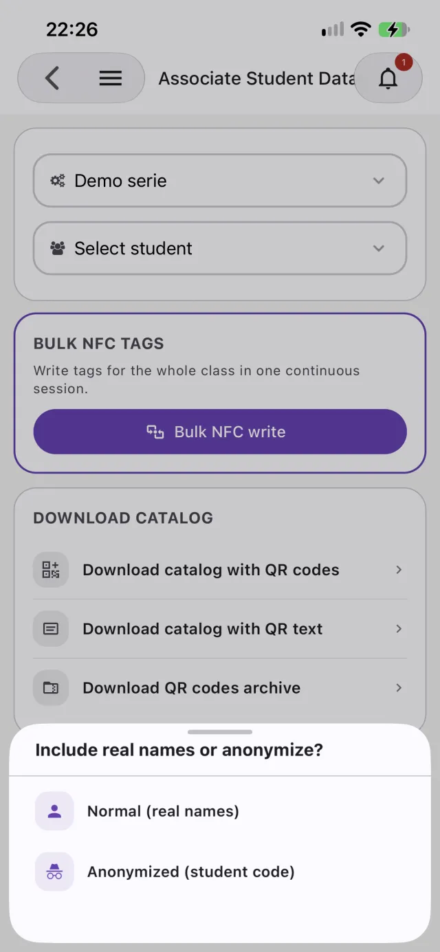 Choosing between real names and anonymized student codes when downloading a catalog